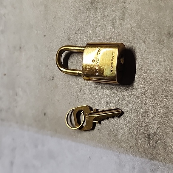 Louis Vuitton lock π and key π set on a gold tone hardware chain - Picture 8 of 12